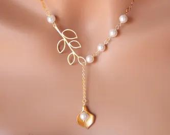 Pearly Lily Lariat Necklace White And Yellow Gold Plated