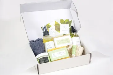 Fresh earthy Natural skincare set Men Grooming kit/Body oil
