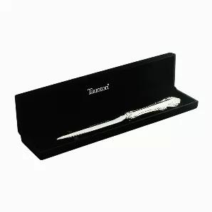 This ornate design "Kings" pattern handle is a traditional design that dates back to the 19th century. This pattern was originally used for flatware. This bright silver 8" letter opener is nickel plated and will not tarnish. Packed in black velveteen gift box.