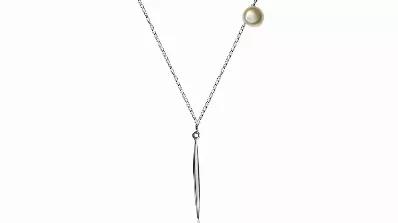 <p>Simple and elegant, this necklace is a timeless accessory.</p>