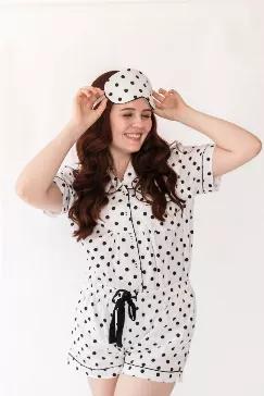 <meta charset="UTF-8"><p data-mce-fragment="1"><span data-mce-fragment="1">Our Classic Black & White Dots collection is made from luxurious pure and super-soft cotton fabric.</span>, our collections help you relax, dream better and be happier in our most comfortable Zen unisex Eye-Mask.</p><p data-mce-fragment="1"><span data-mce-fragment="1">- 100% Soft Cotton</span><br>- Elasticated band<br data-mce-fragment="1">- Handcrafted<br data-mce-fragment="1">- Contrast Piping on edges<br data-mce-fragm