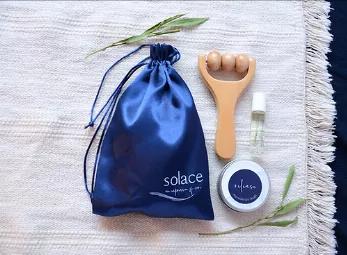 <P>Soothing Set Contents:</P><Ul>	<Li>	<P>Aromatherapy Dough Infused With Lavender And Cedarwood</P>	</Li>	<Li>	<P>Wooden Hand-Held Massager</P>	</Li>	<Li>	<P>Soothing Essential Oil Roll-On</P>	</Li></Ul>