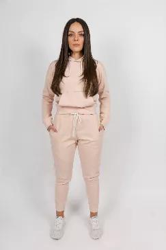<p>This tracksuit with a sporty inspiration and contemporary, minimalist design is made off a fabric of the highest quality. The luxury material is soft and super practical, with a relaxed fit. </p>
<br>
 * Made off 76% Cotton 18% Polyester 6% Lycra <br>
 * Hand or machine wash with same colors <br>
 * Designed in NY 