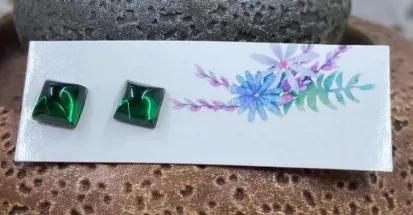 These handmade studs are made with green glass with mirror background and stainless steel posts. Approximately 6mm.