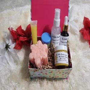 <p>FACIAL MIST MAY VARY</p><p>Spa Gift Set, Spa Kit, Spa Gift Basket, Spa basket, bath gift set, bath bomb, Gift basket, mothers day gift from daughter, gift for mom<br> Spa Gift Set, Spa Kit, Spa Gift Basket, bath gift set, spa party, bridesmaid gift, Mothers day gift ideas, mothers day gift for mom, mothers day gifts for women</p><p>Whether it's the enjoyment of a long bath at the end of the day, relaxing with a good book or just treating your friends and loved ones, our Sweet Sense SPA gift b