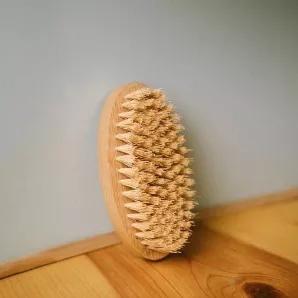 The perfect sustainable beard brush is here! 
<br>
- Complete with an easy to hold bamboo handle and sisal bristles. <br>
- Great for all hair types <br>
- Completely compostable! <br>

Pair it with our bamboo safely razor for the perfect gift! 
<br>
 **We always ship plastic free!**