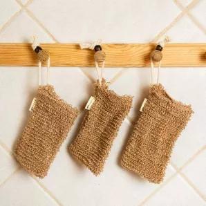 Plant based sisal linen soap saver bag
<br>
Store your soap inside the bag, allow to get wet in the shower, and then gently glide across skin to naturally exfoliate and cleanse. 
<br>
Suitable for any standard soap bar. 
<br>
Material: <br>
Sisal & Linen 
<br>
Dimensions: Single Bag <br>
5.5" height <br>
3.5 width
<br>
Longevity: <br>
Replace every 1-2 months depending on how often used. Allow to air dry between uses. 
<br>
Ideal for: <br>
Zero waste/refill stores, gift stores, salons, spas, yog