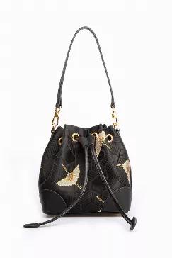 <p> Material: Mulberry silk</p>
<p>Cowhide</p>
<p>Copper hardware</p>
<p>Color: Black</p>
<br>
<p>The bucket bag pattern retains the extended wing shape of the Red Crowned Crane, and the neck and legs of the crane show a sense of fashion with straight lines. It expresses the quality of women's love for life, indomitable and fearless of difficulties. The dark lines are combined with geometric lines to show the beauty of women's frankness and ability.</p>