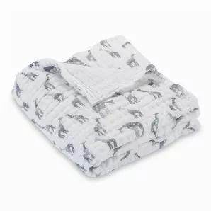 <ul>
<li>WARM AND SNUGGLY BLANKETS - Cuddle up with a LollyBanks 100% cotton muslin giraffe quilt to make your baby warm even on the chilliest of days. Each 47x47 blanket is the perfect size to keep with your newborn through their toddler years.</li>
<li>SWEET GENDER NEUTRAL DESIGN - This gray giraffe quilt is perfect for keeping in the nursey or snuggling up with on chily days. Moms and dads will love receiving these as a baby shower gift or welcome present year round!</li>
<li>FADE RESISTANT A