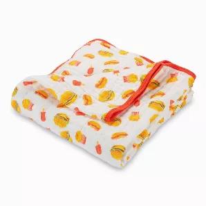 <ul>
<li>WARM AND SNUGGLY BLANKETS - Cuddle up with a LollyBanks 100% cotton muslin food quilt to keep your baby cozy on chilly nights. Each 47x47 blanket is the perfect size to keep with your newborn through their toddler years.</li>
<li>YUMMY AND FUN DESIGNS - This quirky food quilt features hotdogs, hamburgers, fries, and popsicles and it is perfect for keeping in the nursery, snuggling up with on chilly days, or using for photos.</li>
<li>FADE RESISTANT AND LIGHTWEIGHT - This quilt is machin