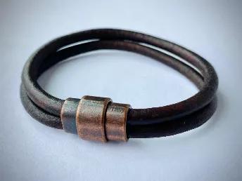 Each bracelet is made with two strands of genuine 5mm round leather and an antique copper magnetic clasp. Size is 7 3/4".

If you would like gift boxes included in your order, please order those separately! Thank you!