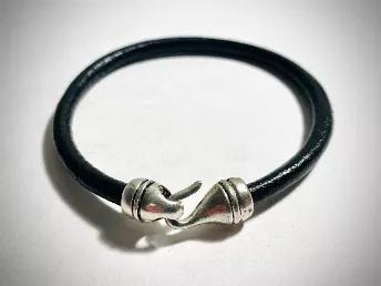 Each bracelet is made with a single strand of 5mm smooth leather and a silver-plated hook clasp.

SM/MD SIZE: 6.5"
LARGE SIZE: 7.5"
(Custom sizes welcome)

If you would like gift boxes included in your order, please order those separately! Thank you!