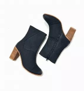 <p><strong>Stacked heel leather boots designed with upper geometric details that lend a modern flourish to this handmade booties.</strong></p>
<ul>
<li><strong>Zip-up style</strong></li>
<li><strong>Stacked heel </strong></li>
<li><strong>Cushioned footbed</strong></li>
</ul>
<p><strong>Composition:</strong></p>
<ul>
<li><b>Footbed: 100% Leather</b></li>
<li><b>Upper: 100% Leather</b></li>
<li><b>Lining: 20% Leather + 80% Textile</b></li>
</ul>
<p><strong>Measurements:</strong></p>
<ul>
<li><str