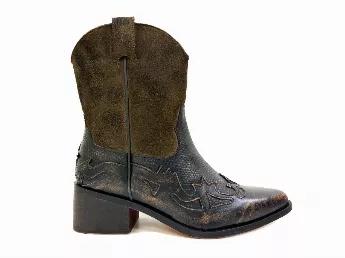 <p>This classic country beauty combines snake embossed detailing with cutout intricate embroidery to make a fashionable two toned Western boot. </p>
<ul>
<li>Slip on</li>
<li>Side zipper </li>
<li>Two-tone finish</li>
<li>Pointed-toe</li>
<li>Block heel</li>
<li>Cushioned footbed</li>
</ul>
<p><strong>Composition:</strong></p>
<ul>
<li>Upper: 100% Leather/Suede</li>
<li>Lining: 100% Leather </li>
<li>Insole: 100% Leather</li>
</ul>
<p><strong>Measurements:</strong></p>
<ul>
<li>Heel Height: 2"</