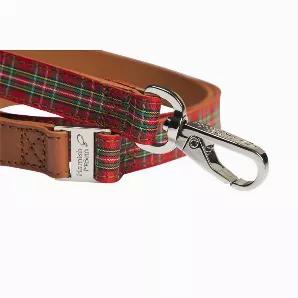 <p>Our matching Highland Red dog leash for the dog who loves all things Scottish. It's the perfect match for our Highland Blue collars with its soft leather and red ribbon overlay. </P>
<ul>
<li>2 cm width / 122 cm long</li>
</ul>