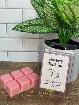<p>The delightful aroma of freshly sliced strawberries accompanied by warm pound cake with whipped cream is sure to please. This fragrance was inspired by the BBW(R) scent.</p>
<strong>Top notes:</strong> Sweet Strawberries, Lemon Zest <br> <strong>Middle notes:</strong> Pound Cake, Sugar <br> <strong>Base notes:</strong> Whipped Cream<br>
