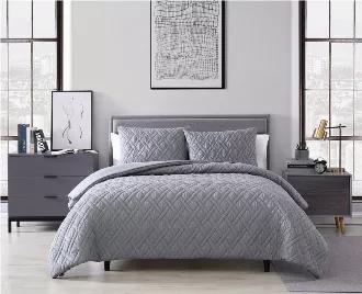 <p>The Nesting Company Larch 3 Piece Queen Comforter Set is simple and sophisticated. With its Lattice quilting pattern it can give your bedroom a trendy plush hotel style. Solid colors can also provide a relaxing space - great for winding down after a long day. Made from super soft Microfiber, perfect for year round use. This set is machine washable for easy care.</p>
<ul>
<li>Set Includes: 1 Comforter, 2 Shams</li>
<li>Set Dimensions Queen: 1 90x90 Comforter, 2 20x26 Pillow Shams</li>
<li>Set 