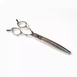 7" Japanese Steel Curved Chunkers<br>Curved chunkers 18 Teeth<br>Perfect for those defined textures.<br><br>These are shears that would not only look good but be a much-needed addition to your collection!<br><br><br>