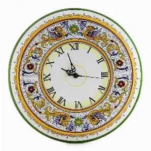 Among the most popular and enduring Italian majolica patterns, the classic 'Raffaellesco' traces its origin to 16th century, and the graceful arabesques of Raphael's famous frescoes.<br>The stylized dragon of the central motif was reputedly painted first by Raphael, a master painter and architect of the Italian High Renaissance.<br>Raffaellesco is a benevolent deity who bestows good luck and fair winds to seagoing merchants, thus the puffs of wind steaming from the dragon' mouth.<br><br>Our Raff
