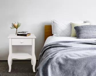 Give your bedroom an updated look with this chic nightstand. Its curved legs add a distinctive touch to any home aesthetic. Equipped with one drawer and a lower open compartment, this elegant nightstand is an easy addition to your bedside d?cor.