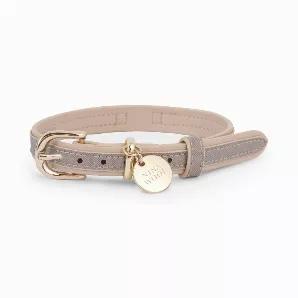 The London collar is a truly sophisticated combination. Elegantly crafted in Saffiano-look vegan leather, this timeless design has been inspired by the fashion houses of Bond Street and Kensington. Ideal for both day and evening, this coordinating collar-and-leash combo will never go out of style. All our collars and leashes are made with 100% Vegan Leather