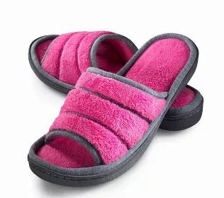 <p><b>Roxoni, known for superior design, comfort, and technology, presents a classic, durable, terry slide slipper with a soft cozy inner. Combine Cute, Fun, fashionable, able, and comfy!</b></p>
<p>Why choose Roxoni ??? Joan Vass focuses on 3 main objectives. That is: superior design, comfort, and technology. We, at Joan Vass, believe that your feet deserve the utmost.</p>
<p>Whether you are coming in from a frantic spree at the mall or an exhausting gym session, simply walk straight into a pai