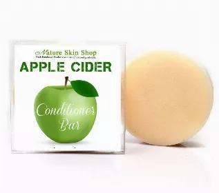 This Apple Cider Conditioner Bar helps removes build up from hair and scalp and to condition, while restoring your hair's natural shine and bounce. Formulated with Organic Apple Cider with Mother that helps to rebalance hair and scalp pH levels thus help strengthening hair and improve luster. The bar is a soft solid bar that is loaded with premium conditioning ingredients able to restore & rebuild damaged hair & substantiates the hair shaft, softening effect. Panthenol is effective for moisturiz