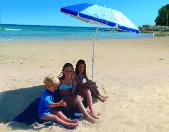<p><strong>Foldabrella Beach Umbrella</strong><br></p>
<p>The Foldabrella is a full sized beach umbrella which folds into a small 72 cm sized tube. The Foldabrella is lightweight and easy to carry in its own carry pouch with handle. Weighing just 1.6 kg, The Foldabrella is quick and easy to assemble and to fold away. Manufactured by Shelta, one of the best known and most respected makers of outdoor sun protection Products in Australia.</p>
<ul class="a-unordered-list a-vertical a-spacing-mini">
