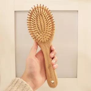 <p><span data-mce-fragment="1">Looking for a large hair brush made with eco-friendly materials? Look no more, this XL Cushioned Bamboo Hair Brush is made with our planet in mind. The handle and brush bristles are all made of bamboo. The cushion is also made of natural rubber. A comb like this is the perfect size for massaging your scalp, and also great for combing large volume of hair all at once! </span></p>
<p><span data-mce-fragment="1">Features <br> Compostable (bamboo handle and bristles) <