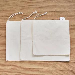 <p><span data-mce-fragment="1">These multi-size Cotton Bulk Food Bags are the perfect zero-waste option on your next dry bulk food purchases! Sometimes, a jar or container could be a little heavy or space consuming. That's why there are these cotton canvas bags! Use these to hold bread, grains, or dried fruits! Save those plastic and paper bags, and start bringing your own reusables!</span></p>
<p><span data-mce-fragment="1">Features <br> Sizes: 28x20cm/28x33cm/28x43cm <br> Adjustable draw-strin