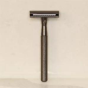 <p><span>Why Safety Razor you ask? Because these razors are great for any areas, and super easy to clean after each shave! Not only that, these razors are plastic-free, long lasting, heavy duty, and made of metal which is recyclable! Each Razor comes with 5 pieces of blade refills.</span></p>
<p><span> To Use: Simply twist the razor knob to loosen and take apart the the shaver head. Insert blade between the two piece shaver head and resemble back in place. Hold the razor in a 30<strong data-mce-
