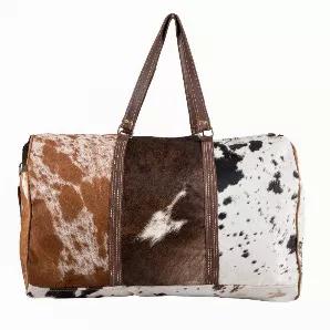 <br> Product Type- Leather/Hair on Bag<br> Size (HXWXD) - 14x21x11.5 H-24"<br> Closure- Zipper<br> Material- Hair on & Leather<br> Compartments - 2 Inner Pocket <br> Product Code - 4409146594668<br> Made In India