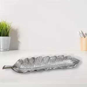 Do you want a tray which is away from the normal? This handmade designer tray is one of its kind. Made up of aluminium, this silver leaf shaped tray is absolutely different from the rest, that is why it leves a mark on the buyers.