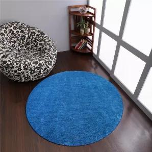 <p>Let every single space of your home sparkle with the grace and elegance of this blue shaded ravishing silk rug. Its handmade weaving ad the finishing will leave you stunned. The silk material of this rug is of high quality and is quite visible from touch and feel. Its solid pattern looks very trendy when combined with Solid home D?cor style.</p>