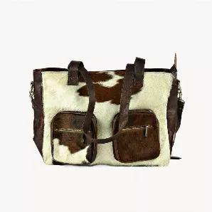 Great bag for when you want enough space for schoolbooks and notebook. Wtihout the bag getting bulky Material: leather and cowhide Length: 40cm Height: 30cm Width: 10cm