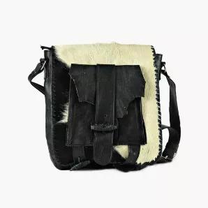 A great shoulder bag. Made from a combination of ecologically tanned saffian leather and soft cowhide, this is the bag that makes you smile on gray days. Material: calfskin and cowhide Length: 27cm Width: 7cm Height: 35cm