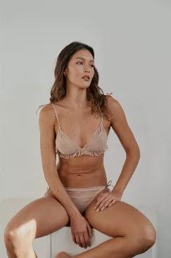 <p data-mce-fragment="1"><b data-mce-fragment="1">Celine Bralette</b></p>
<p data-mce-fragment="1"><b data-mce-fragment="1">DETAILS</b></p>
<p data-mce-fragment="1"><span style="font-weight: 400;" data-mce-fragment="1" data-mce-style="font-weight: 400;">Fits true to size, take your normal size</span></p>
<p data-mce-fragment="1"><span style="font-weight: 400;" data-mce-fragment="1" data-mce-style="font-weight: 400;">Designer colors: Beige </span></p>
<p data-mce-fragment="1"><span style="font-we