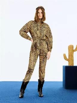 <p>High collar jumpsuit with self-belt. Long sleeves with snap buttoned cuffs. Front false flap pockets and back false welt pockets. Front snap button closure.</p>
<p>Mega Charming: Are you ready to welcome these new generation mega leopard touches and the energizing feel of green? Leopard print power dresses combined with structured jackets and green color blocks: The spirit of the tiger comes alive in these powerful patterns and solid styles.</p>
<p>92% Cotton, 8% Elastane</p>
<p>Hand Wash Col
