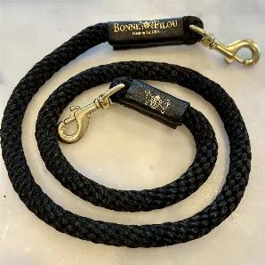 Our 5/8 premium double braided nylon rope leash pairs perfectly with our grips (other listing or bundles) This leash is 4' and when paired to our shearling fur grip (other listing or bundle), it is a 5 full leash, ready to walk your pup in style! Our leash has 2 genuine leather foiled Bonne et Filou sleeves and 2 durable solid brass swivel snaps (with Bonne Et Filou logo lasered in). The leash is available in the following colors: Black (with black leather), Black (with gold leather), Silver Gra