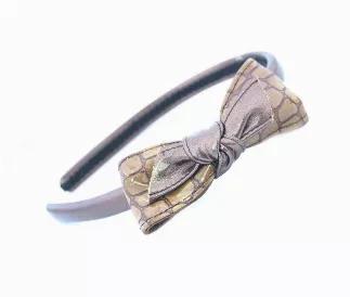 <p>Leatherette wide headband with a 2-tone bow of contrasting or complementing color. Available in Black, Brown, and Silver. (See color options below.)</p>    <br><tr><th>Material:</th><td>Fabric</td></tr><br><tr><th>Manufacturer:</th><td>Asia</td></tr><br><tr><th>Hand made plastic:</th><td>No</td></tr><br><tr><th>Hand painted:</th><td>No</td></tr> <tr><th>Style:</th><td>Day/Evening</td></tr>  <tr><th>Size:</th> <td>Large</td></tr> <tr><th>Width (Inches):</th> <td>3.5</td></tr> <tr><th>Style #:<