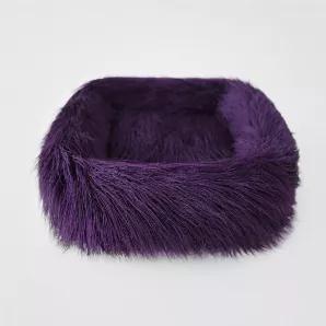 Give your pup the soft, sweet dreams they deserve when they sink into our fabulous Himalayan Bed by Hello Doggie. Made of faux Yak fur, this bed is perfect for a chilly day's retreat.