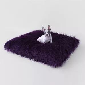 Give your pup the soft, sweet dreams they deserve when they sink into our fabulous Himalayan Mat by Hello Doggie. Made of faux Yak fur, this bed is perfect for a chilly day's retreat.