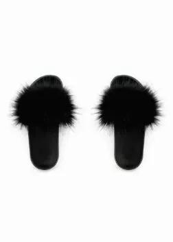 Faux fox fur slides with comfortable rubber sole. <br> Size Guide: (Women's USA sizing)<br> X-SMALL (6-7)<br> SMALL (7-8)<br> MEDIUM (8-9)<br> LARGE (9-10)