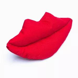 It's smooch time with your pup!<br>
Stuffed for curviness of lips<br>
Made from 1000D Nylon<br>
Strategically placed “bite pad" holds a squeaker<br>
Floats!<br>
Hilarious (especially for humans!)<br>
11" wide x 6" tall (bite pad 4" wide x 3" deep x 1 1/2" thick)