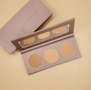 <p>Nude palette for your day time or night time look. A versatile contour palette with three beautiful shades to complete your look. A perfect combination.</p>
