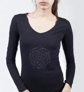 <p>Our wear everywhere? long sleeve in basic black. This wide v-neck Tee is garment washed and cut from soft premium cotton.</p><p>It has a slightly loose silhouette for a comfortable fit, and a softly rounded hem at the back.</p><p>This Tee features our elegant signature "septagon" flower in light grey on the front.</p><h5>Wearing It</h5><p>It is the perfect year-round piece, great for wearing solo or layering under sweaters and jackets.</p><p>This T-shirt fits true to size.</p><h5>Origin</h5><