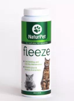 A topical powder containing Diatomaceous Earth, Neem, and Yarrow to freshen coat, naturally repel pests, and to soothe bites. Use on pets coat and sprinkle on pet's bedding to prevent pests, and in litter boxes to eliminate odour.<br> SOLD IN USA ONLY