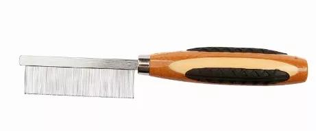 Our Style & Detangle combs use 100% premium alloy pins with a radius tip for extra comfort and are expertly designed to glide smoothly through the coat for a clean even finish.<br> 100% Premium Alloy Pin<br> Fine Tooth<br> Pure Bamboo Handle /Striped Finish