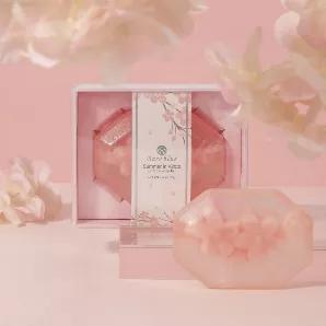 The city of love and romance, and the blossom of the cherry tree. We are recreating sweetness, the very humanness touch of this romantic city by layers of scents, first layer is cherry, and then comes with fruity lemonade. <br> This Cruelty-Free perfume soap bar is infused with the scents of Kyoto and gently yet effectively purifies all skin types.