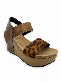 Snake skin print wedge with ankle strap that has a 3.5" heel and a 1.5" platform.  Lightly padded insole and adjustable buckle. True to size